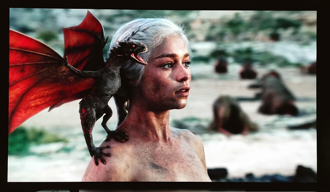 На снимке кадр из серии Game of Thrones Season 1 в версии 4K представлен на телевизоре LG OLED C7